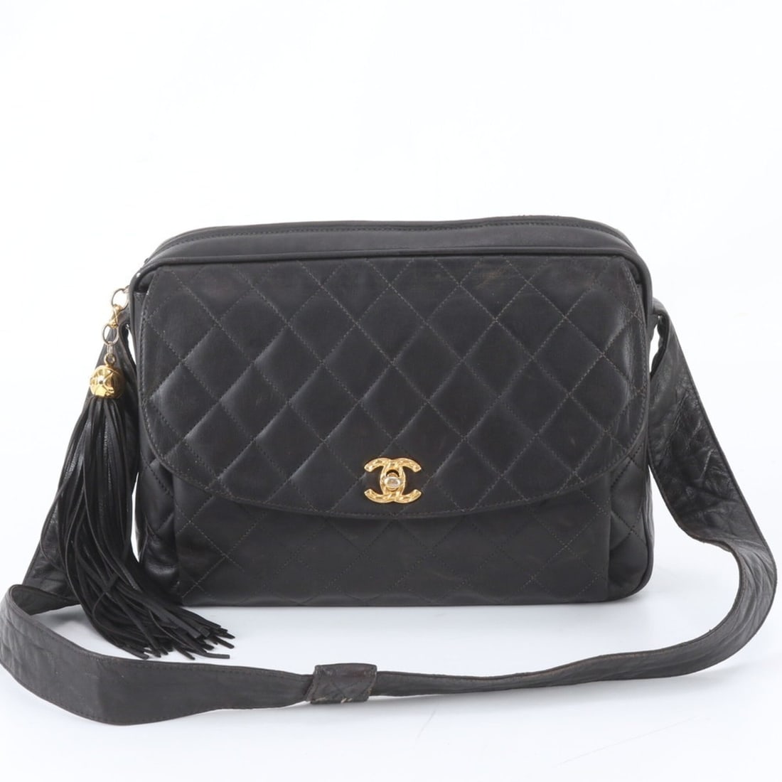 Chanel Matelassé Lambskin Leather Shoulder Bag for Women, with Serial Number and Boutique Seal.: --- Catalog ---Category: SizeSize (HxWxD): 20cm x 27cm x 8cm / 7.87'' x 10.62'' x 3.14''Category: DesignType: Shoulder bagColor: BrownGender: WomenMaterial: Leather Leather/Fur Type: LambskinCategory: