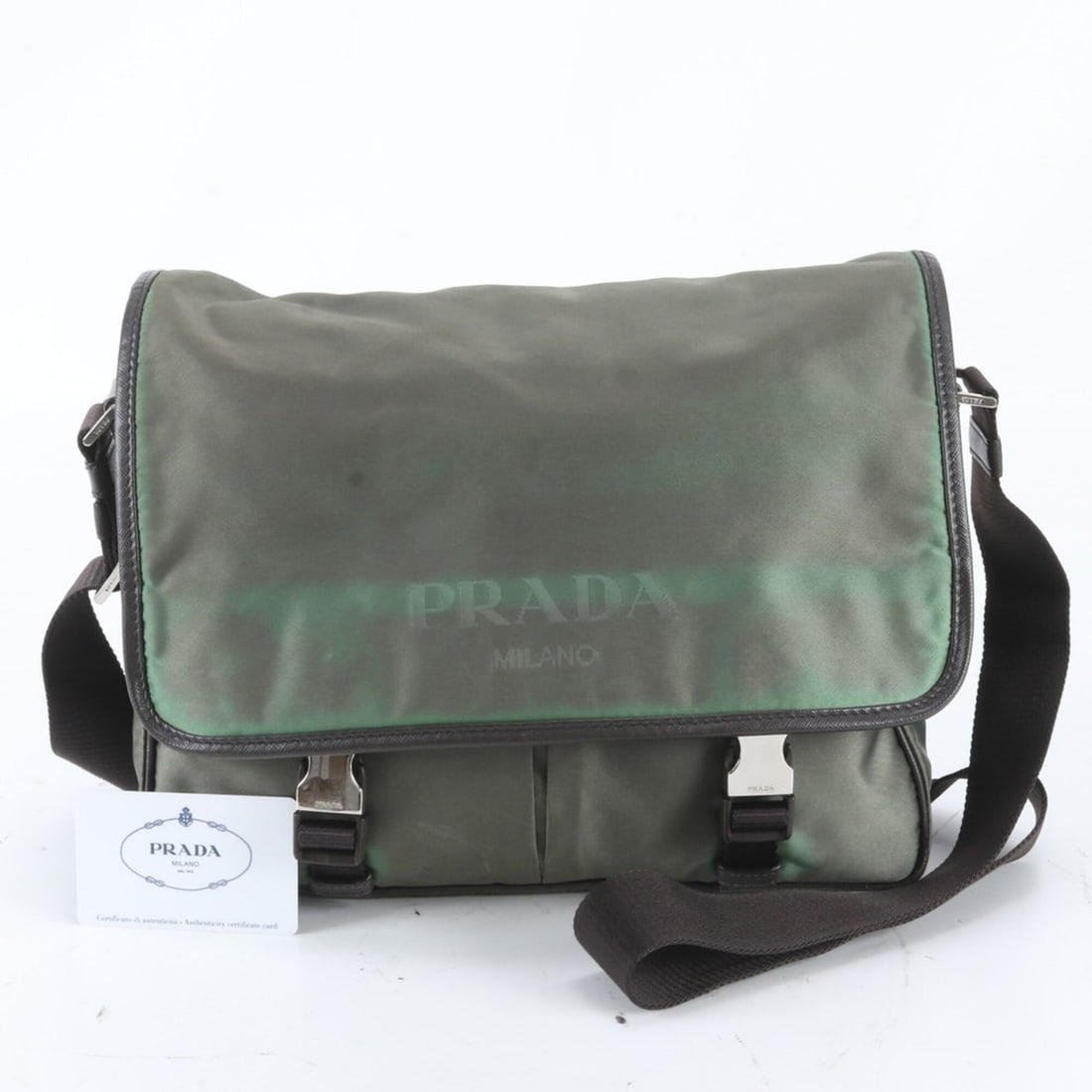Prada Tessuto Nylon Triangle Logo Leather Shoulder Bag Messenger for Men: --- Catalog ---Category: SizeSize (HxWxD): 27cm x 31cm x 13cm / 10.62'' x 12.2'' x 5.11''Category: DesignType: Messenger bag, Shoulder bagColor: GreenGender: MenMaterial: Leather , Nylon Category: Gen