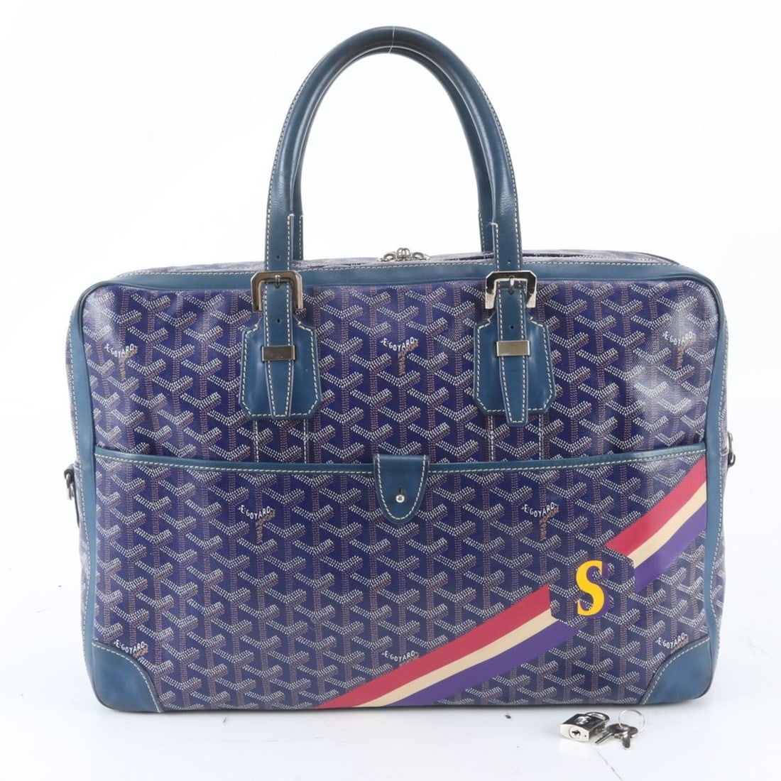 Goyard Ambassade MM Herringbone Leather Business Bag Briefcase Tote for Men: --- Catalog ---Category: SizeSize (HxWxD): 27cm x 40cm x 11cm / 10.62'' x 15.74'' x 4.33''Category: DesignType: Briefcase, Tote bagColor: Navy, PurpleGender: MenMaterial: Leather , Coated canvas Categ