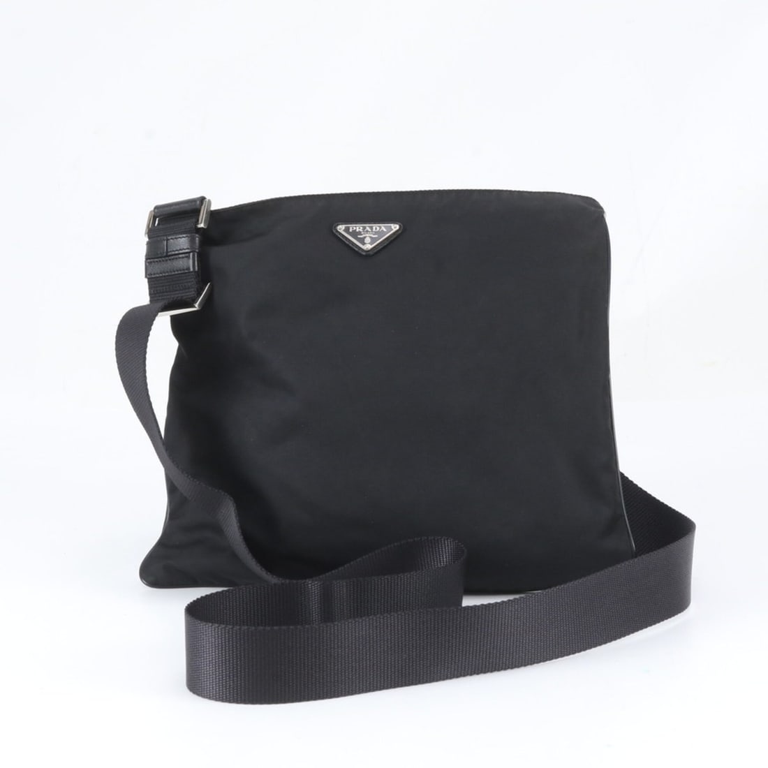 Prada Tessuto Nylon Triangle Logo Leather Shoulder Bag Messenger for Men: --- Catalog ---Category: SizeSize (HxWxD): 26cm x 31cm x 2cm / 10.23'' x 12.2'' x 0.78''Category: DesignType: Messenger bag, Shoulder bagColor: BlackGender: MenMaterial: Leather , Nylon Category: Gene