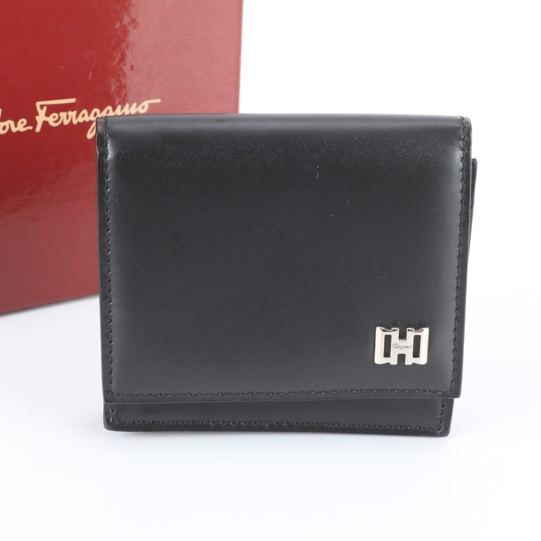 Salvatore Ferragamo Gancini Leather Wallet/Coin Case, Compact Wallet for Men: --- Catalog ---Category: SizeSize (HxWxD): 7cm x 8.5cm x 1.5cm / 2.75'' x 3.34'' x 0.59''Category: DesignType: Coin purse/coin caseColor: BlackGender: MenMaterial: Leather Category: GeneralBrand: Salv