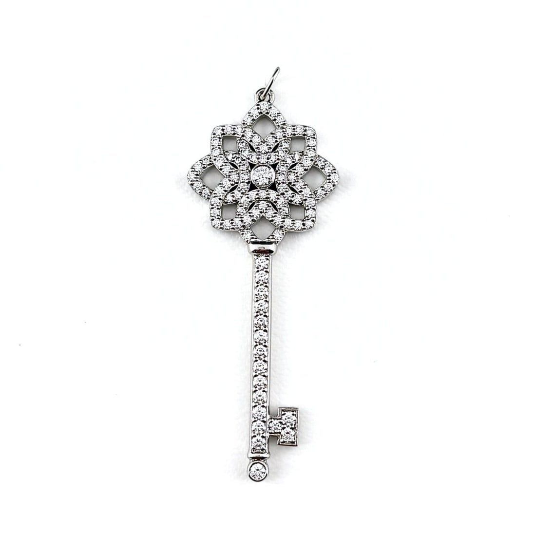 Tiffany & Co. Woven Key Platinum Pendant, Pt950, Diamond, Women's Pendant: --- Catalog ---Category: SizePendant Size: 58.9mm x 21.9mm / 2.31'' x 0.86''Category: DesignStone: DiamondGender: WomenMaterial: Platinum 950Necklace Type: PendantCategory: GeneralBrand: Tiffany--- It