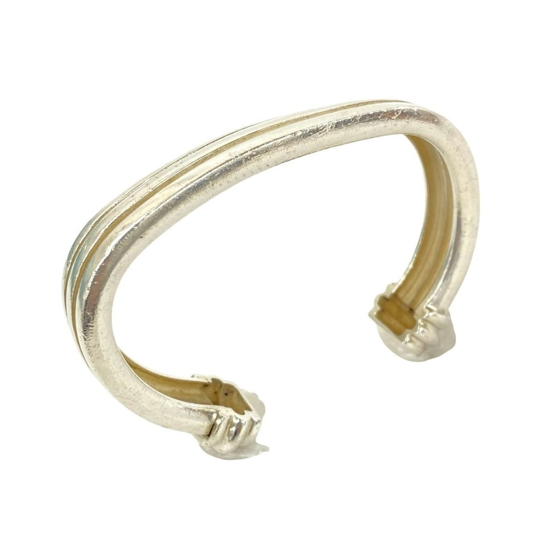 TIFFANY&Co. Tiffany Vintage Grooved Cuff Sterling Silver 925 Bangle Accessory 22422: --- Catalog ---Category: SizeLength: 16cm / 6.29''Category: DesignType: BangleColor: SilverGender: WomenMaterial: Silver 925Category: GeneralBrand: Tiffany--- Item List ---Section: ConditionRanking: R