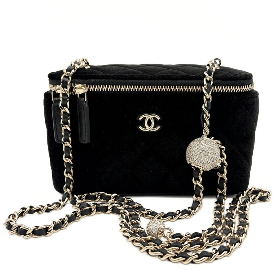 Chanel Matelassé Vanity Bag Shoulder Leather Black Women's Velvet Coco Mark CHANEL: --- Catalog ---Category: SizeSize (HxWxD): 10cm x 16.5cm x 8cm / 3.93'' x 6.49'' x 3.14''Category: DesignType: Shoulder bag, Vanity bagColor: BlackGender: WomenMaterial: Leather Category: GeneralBrand