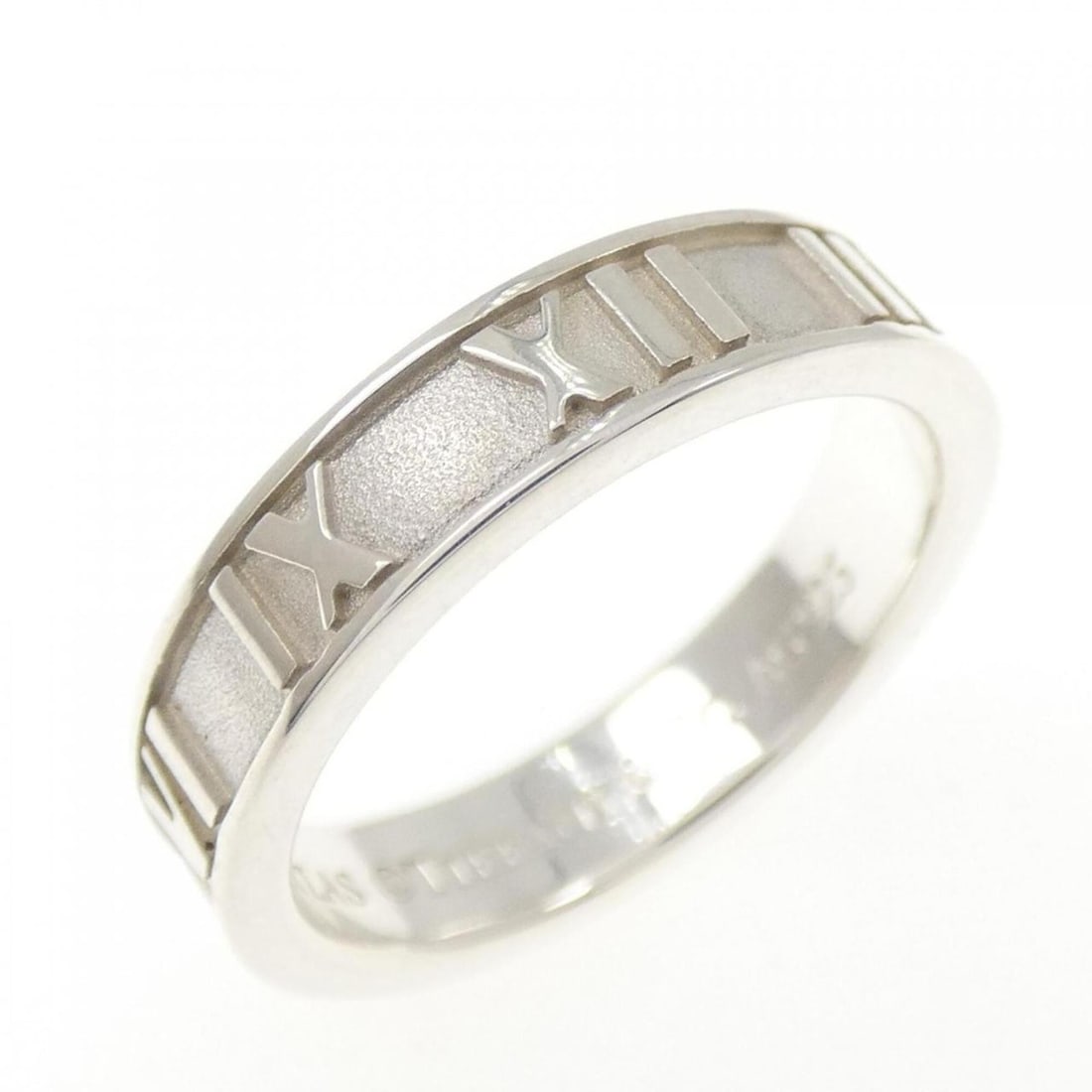 Tiffany Atlas Ring: --- Catalog ---Category: SizeJP Size: 7.5US Size: 4Category: DesignType: Band ringColor: SilverGender: WomenMaterial: Silver 925Category: GeneralBrand: Tiffany--- Item List ---Section: