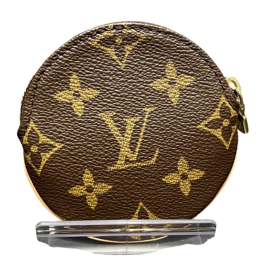 Louis Vuitton Portemonnaie Rond Wallet/Coin Case, Monogram Canvas, M61926: --- Catalog ---Category: SizeSize (HxWxD): 9.5cm x 9.5cm x 1cm / 3.74'' x 3.74'' x 0.39''Category: DesignType: Coin purse/coin caseColor: MonogramGender: WomenMaterial: Monogram Category: GeneralBrand