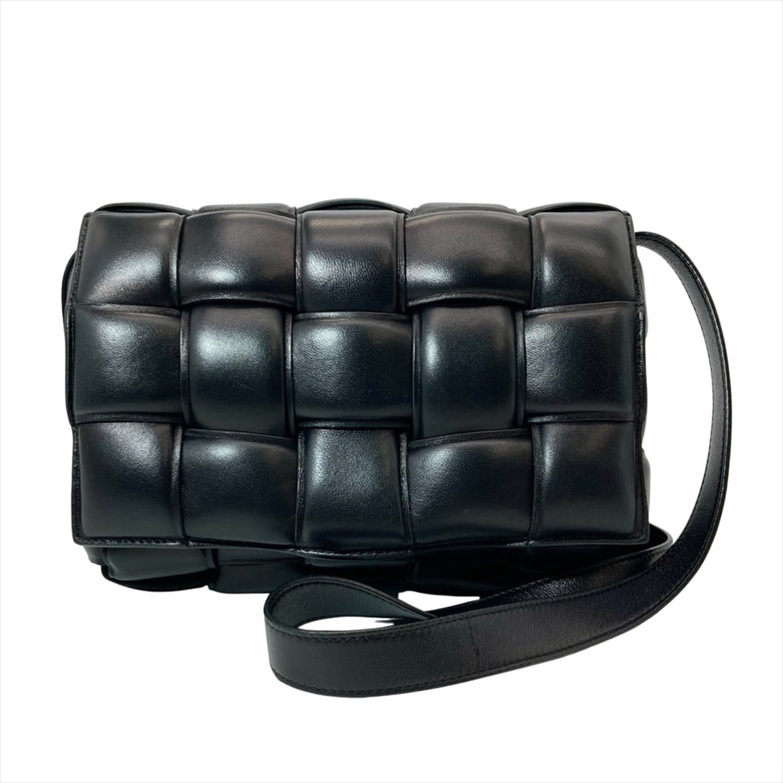 Bottega Veneta Padded Cassette Intrecciato Shoulder Bag, Leather, Black, Silver Hardware: --- Catalog ---Category: SizeSize (HxWxD): 16cm x 26cm x 7.5cm / 6.29'' x 10.23'' x 2.95''Category: DesignType: Shoulder bagColor: BlackGender: WomenMaterial: Intrecciato Category: GeneralBrand: Botte