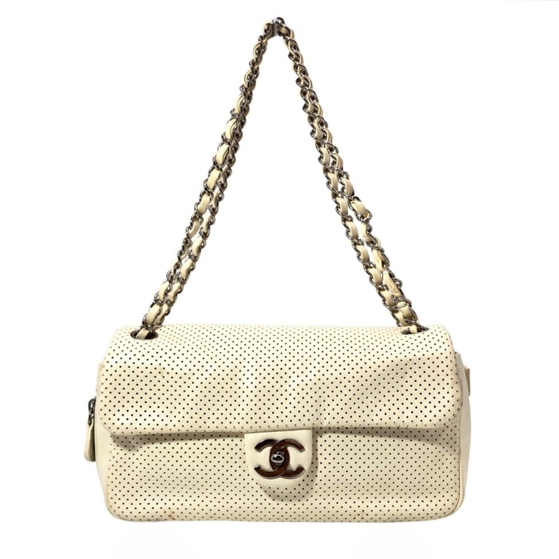 Chanel chain shoulder bag, perforated leather, white, Coco mark, serial number 12 series, green,: --- Catalog ---Category: SizeSize (HxWxD): 12.5cm x 25cm x 6.5cm / 4.92'' x 9.84'' x 2.55''Category: DesignType: Shoulder bagColor: Green, WhiteGender: WomenCategory: GeneralBrand: ChanelCountry of Or