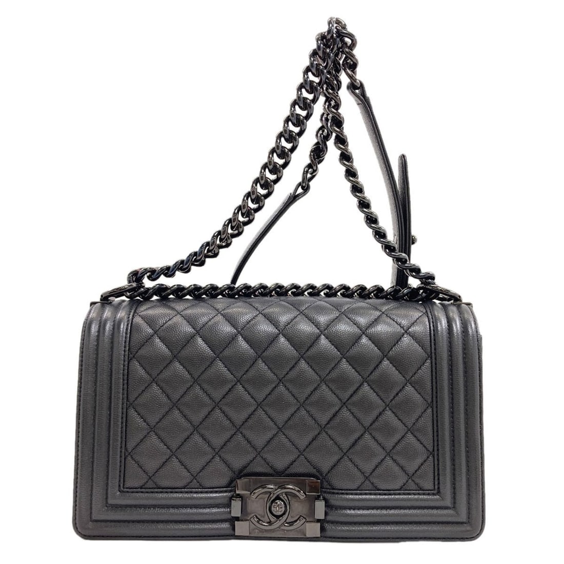 Chanel Boy shoulder bag with silver hardware, grained calfskin, for women. CHANEL: --- Catalog ---Category: SizeSize (HxWxD): 15cm x 25cm x 8cm / 5.9'' x 9.84'' x 3.14''Category: DesignType: Shoulder bagColor: BlackGender: WomenMaterial: Leather Category: GeneralBrand: Chanel--- Ite