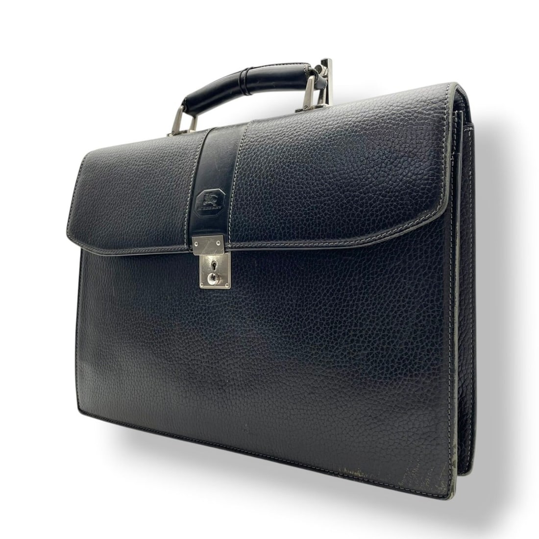 BURBERRY Briefcase Business Bag Doctor's Handbag Embossed Leather Black Silver Hardware Nova Check: --- Catalog ---Category: SizeSize (HxWxD): 29cm x 40cm x 7cm / 11.41'' x 15.74'' x 2.75''Category: DesignType: BriefcaseColor: BlackGender: MenMaterial: Leather Leather/Fur Type: Embossed leatherCateg