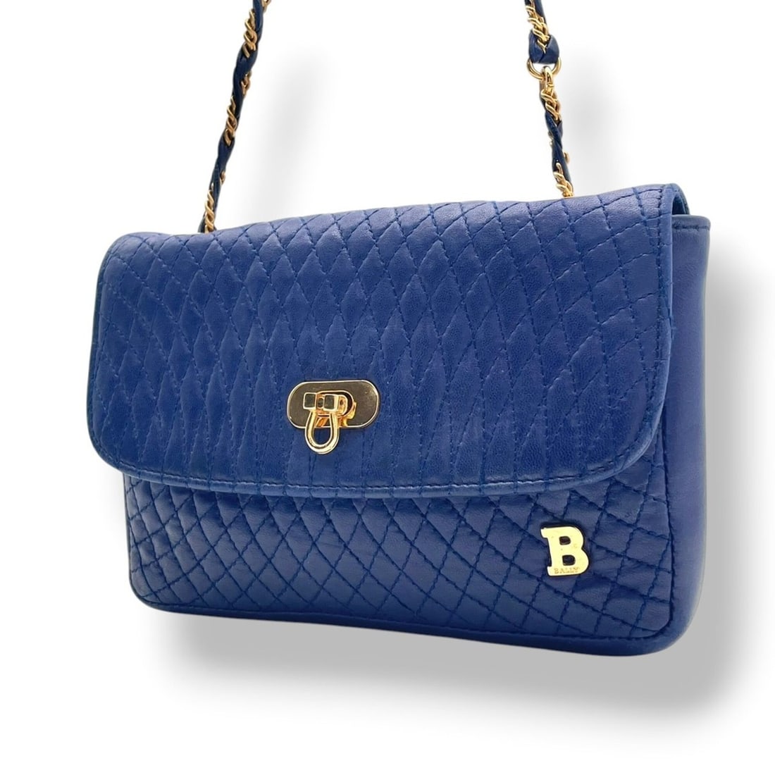BALLY Quilted Leather Chain Shoulder Bag, Pouch, Crossbody Navy, Gold Hardware, Women's S66: --- Catalog ---Category: SizeSize (HxWxD): 12cm x 22cm x 2.5cm / 4.72'' x 8.66'' x 0.98''Category: DesignType: Pochette, Shoulder bagColor: NavyGender: WomenMaterial: Leather Category: GeneralBrand: B