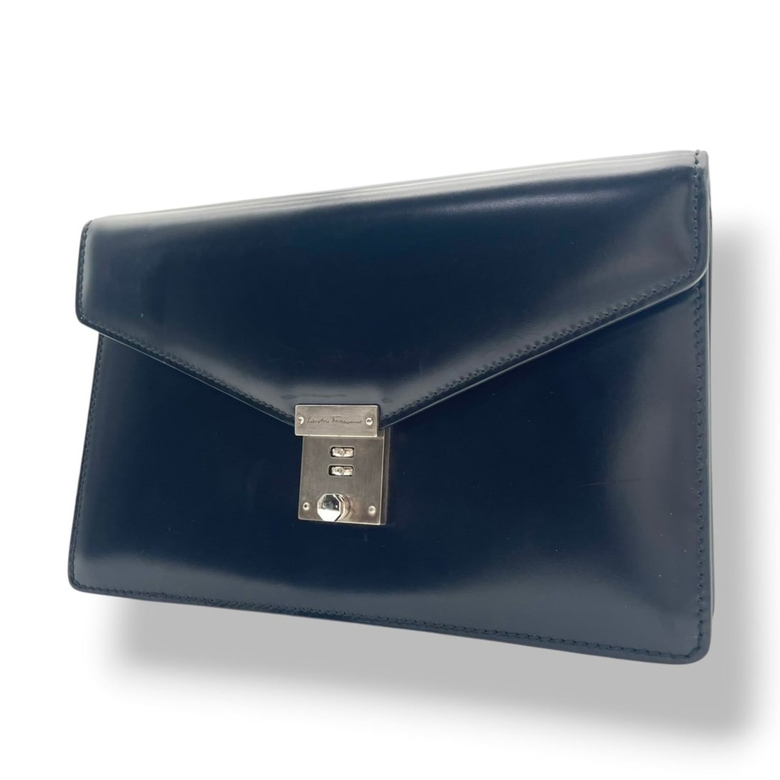 Salvatore Ferragamo Dial Lock Leather Clutch Bag, Black with Silver Hardware, Men's & Women's, EP-24: --- Catalog ---Category: SizeSize (HxWxD): 16cm x 26cm x 6cm / 6.29'' x 10.23'' x 2.36''Category: DesignType: Clutch bagColor: BlackGender: Men,WomenMaterial: Leather Category: GeneralMPN: EP-24 1001B