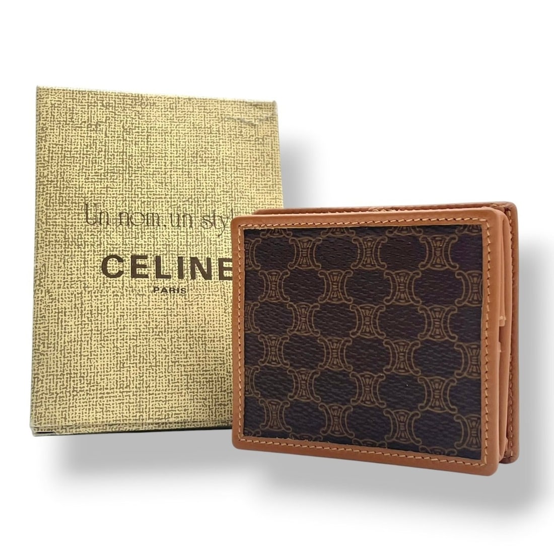 CELINE Macadam Pattern Triomphe Compact Wallet Mini Leather Camel Brown Gold Hardware Women's W5: --- Catalog ---Category: SizeSize (HxWxD): 7.5cm x 8cm x 2cm / 2.95'' x 3.14'' x 0.78''Category: DesignType: Wallet (bi-fold)Color: Brown, CamelGender: WomenMaterial: PVC , Leather Category: GeneralBr