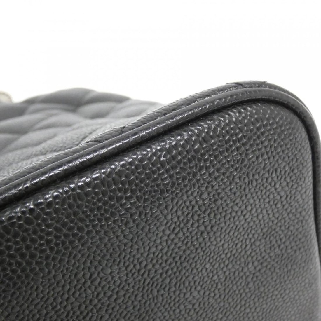 Chanel Reissue Tote 1804 Handbag - 3