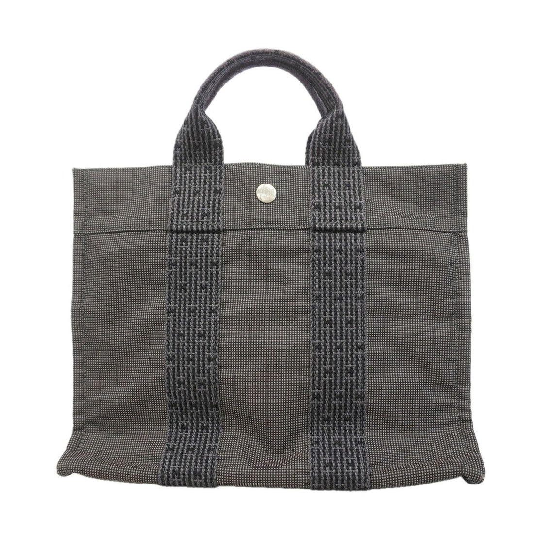 Hermes Herline PM Nylon Tote Bag, Gray, Women's: --- Catalog ---Category: SizeSize (HxWxD): 24cm x 30cm x 8cm / 9.44'' x 11.81'' x 3.14''Category: DesignType: Tote bagColor: GrayGender: WomenMaterial: Nylon Hardware Color: SilverCategory: GeneralBra