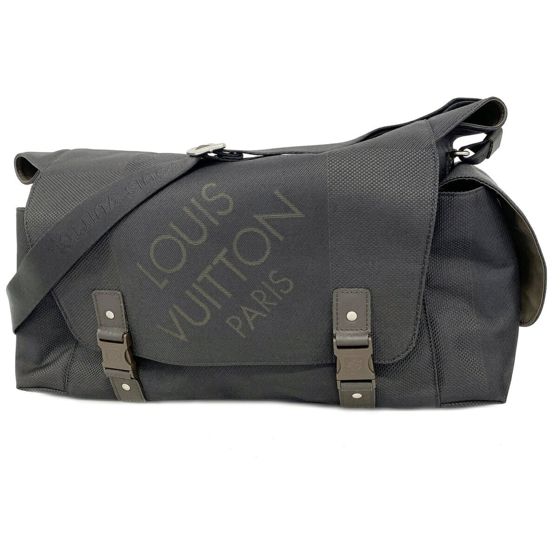 Louis Vuitton Damier Géant Bellier Shoulder Bag M93076 Noir Men's: --- Catalog ---Category: SizeSize (HxWxD): 23cm x 45cm x 14cm / 9.05'' x 17.71'' x 5.51''Category: DesignType: Shoulder bagColor: NoirGender: MenCategory: GeneralMPN: M93076Brand: Louis Vuitton--- Ite