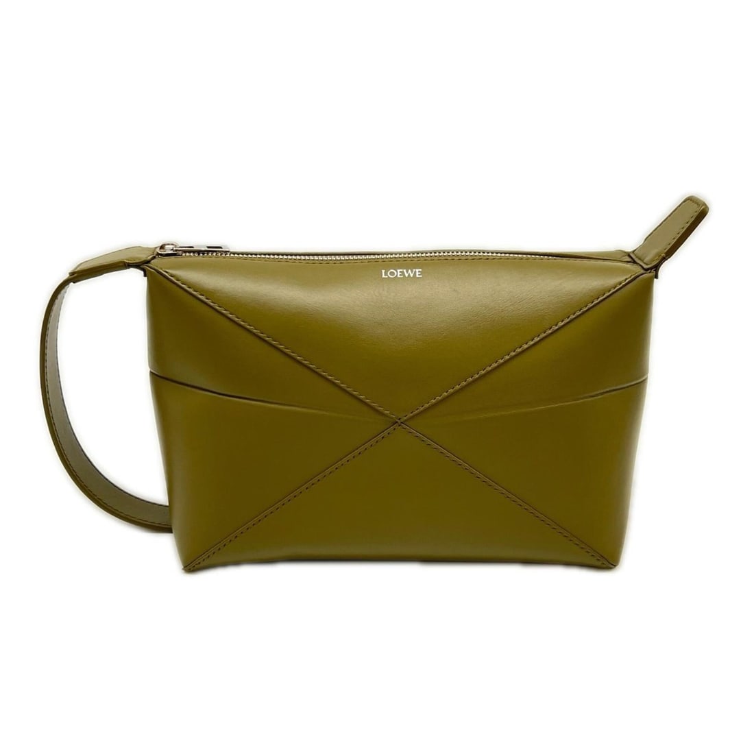 LOEWE Shiny Calfskin Puzzle Fold Wash Bag C510WBPX01 Clutch Khaki Women's: --- Catalog ---Category: SizeSize (HxWxD): 16cm x 22cm x 11cm / 6.29'' x 8.66'' x 4.33''Category: DesignType: Clutch bagColor: KhakiGender: WomenClosure: ZipperMaterial: Leather Leather/Fur Type: Calf