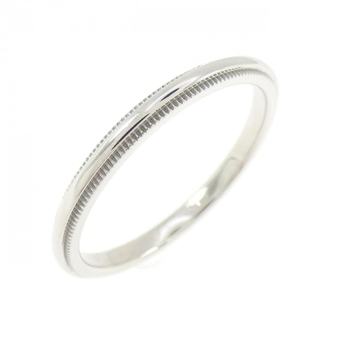 Tiffany & Co. Milgrain Ring: --- Catalog ---Category: SizeJP Size: 17.5US Size: 8.5Category: DesignType: Band ringColor: PlatinumGender: Women,MenMaterial: Platinum 950Category: GeneralBrand: Tiffany--- Item List ---Section: