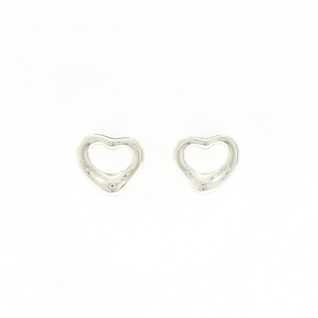 Tiffany Open Heart Earrings: --- Catalog ---Category: SizeSize (HxWxD): 9.85mm x 10.90mm / 0.39'' x 0.43''Category: DesignType: Stud earringsColor: SilverGender: WomenMaterial: Silver 925Category: GeneralMPN: 60020166Brand: