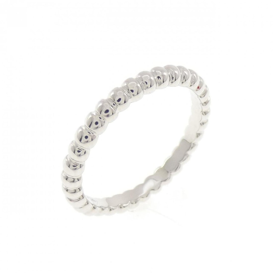Van Cleef & Arpels Perlee Small Ring: --- Catalog ---Category: SizeJP Size: 5US Size: 3.5Category: DesignType: Band ringColor: White goldGender: WomenMaterial: White gold (18K)Category: GeneralMPN: VCARPJME00Brand: Van Cleef & Arpels--- I