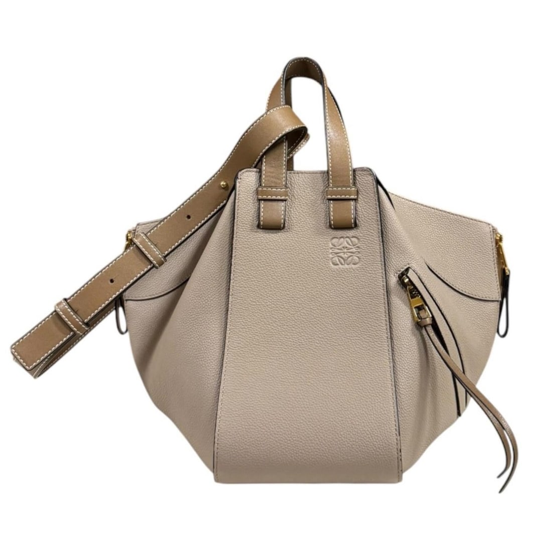 Loewe Hammock Small Shoulder Bag, Leather, Beige, Women's, Used, 2-way: --- Catalog ---Category: SizeSize (HxWxD): 25cm x 14cm x 27.5cm / 9.84'' x 5.51'' x 10.82''Category: DesignType: Shoulder bagColor: Beige, BrownGender: WomenMaterial: Leather Category: GeneralBrand: