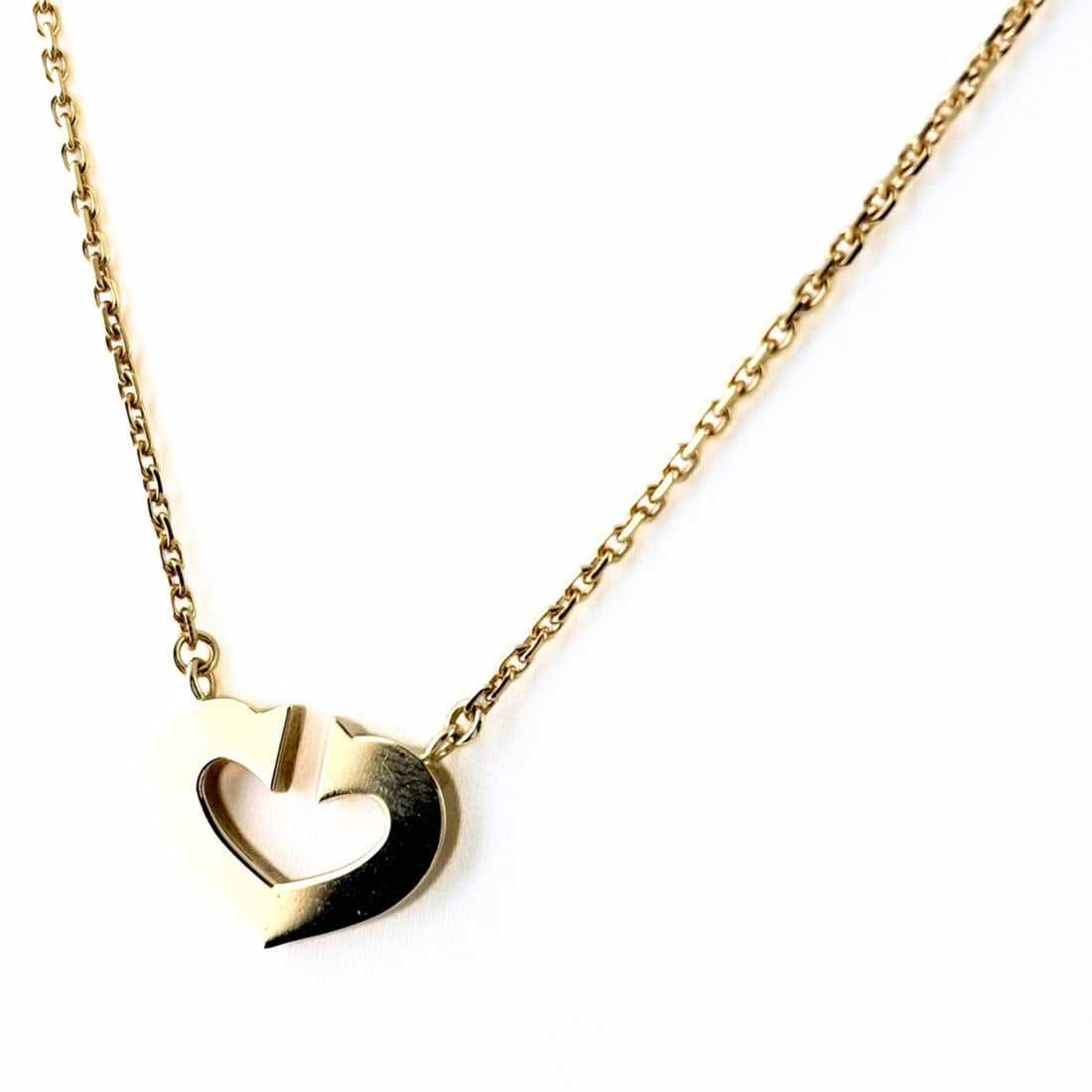 Cartier C Heart YG Yellow Gold Pendant Necklace 750 for Women: --- Catalog ---Category: SizePendant Size: 16.5mm x 21.1mm / 0.64'' x 0.83''Neck Circumference: 38.5 cm / 15.15''Category: DesignGender: WomenMaterial: Yellow gold (18K)Necklace Type: NecklaceCategory