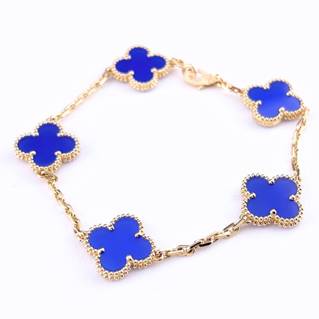 Van Cleef & Arpels Vintage Alhambra 5 YG Yellow Gold Bracelet 750 Blue Agate Women's: --- Catalog ---Category: SizeLength: 18cm / 7.08''Category: DesignType: Charm braceletGender: WomenMaterial: Yellow gold (18K)Category: GeneralMPN: VCARP34900Brand: Van Cleef & Arpels--- Item List ---