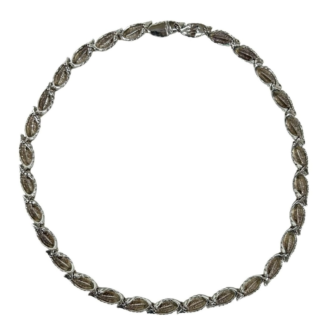TIFFANY&Co. Tiffany Natural Leaf Combination Necklace, Sterling Silver 925 & 18K 750YG Choker: --- Catalog ---Category: SizeNeck Circumference: 41.5 cm / 16.33''Category: DesignColor: Gold, SilverGender: WomenMaterial: Silver 925, Yellow gold (18K)Necklace Type: NecklaceCategory: GeneralBrand: 