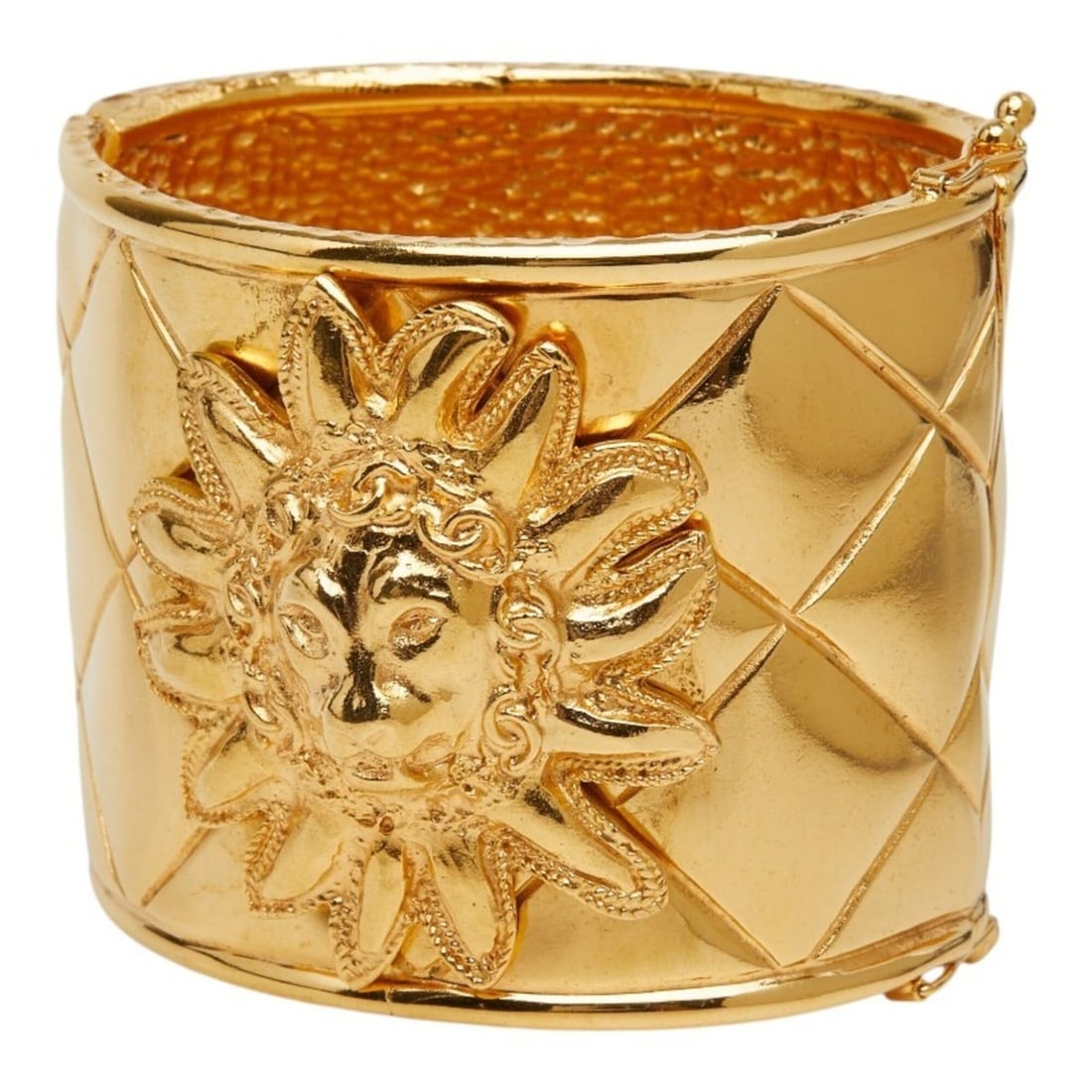 Chanel Matelassé Lion Motif Bangle, Gold Plated, Women's.: --- Catalog ---Category: SizeLength: 16.5cm / 6.49''Category: DesignType: BangleColor: GoldGender: WomenMaterial: Gold platingCategory: GeneralBrand: Chanel--- Item List ---Section: ConditionRanking: 