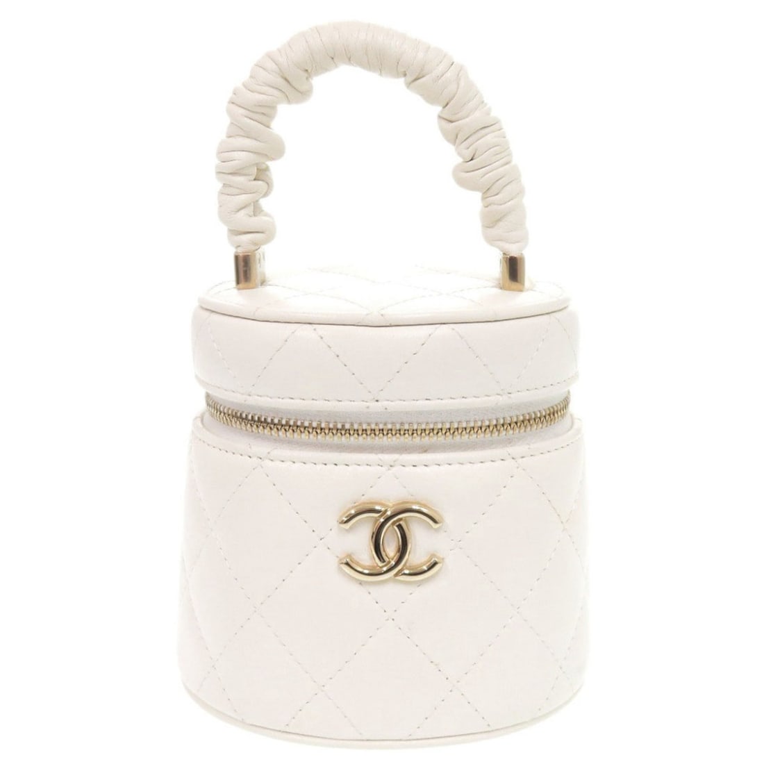 Chanel Coco Mark Matelassé Lambskin AP2730 Gold Hardware Serial Number 32 Series White Vanity Bag: --- Catalog ---Category: SizeSize (HxWxD): 10.5cm x 11cm x 9.5cm / 4.13'' x 4.33'' x 3.74''Category: DesignType: Vanity bagColor: WhiteGender: WomenMaterial: Leather Leather/Fur Type: LambskinCategory