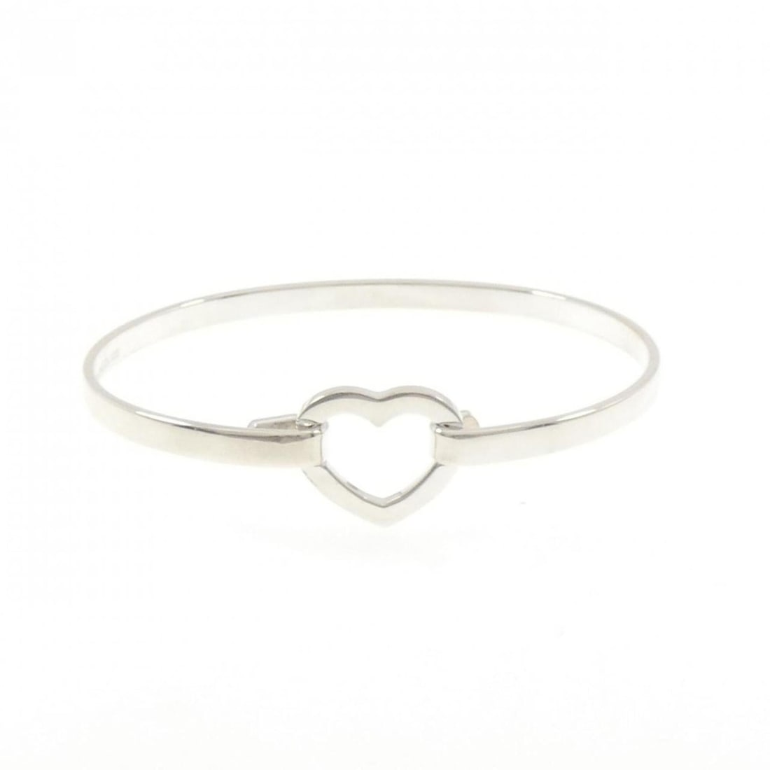 Tiffany Heart Bracelet: --- Catalog ---Category: SizeLength: 17cm / 6.69''Category: DesignType: BangleGender: WomenMaterial: Silver 925Category: GeneralBrand: Tiffany--- Item List ---Section: ConditionRanking: Rank SA Used