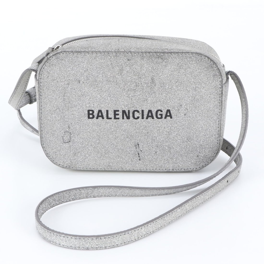 Balenciaga Everyday Camera Bag XS Glitter 552372 Leather Shoulder for Women: --- Catalog ---Category: SizeSize (HxWxD): 12cm x 16cm x 5cm / 4.72'' x 6.29'' x 1.96''Category: DesignType: Shoulder bagColor: SilverGender: WomenMaterial: Leather Category: GeneralMPN: 552372Brand: 