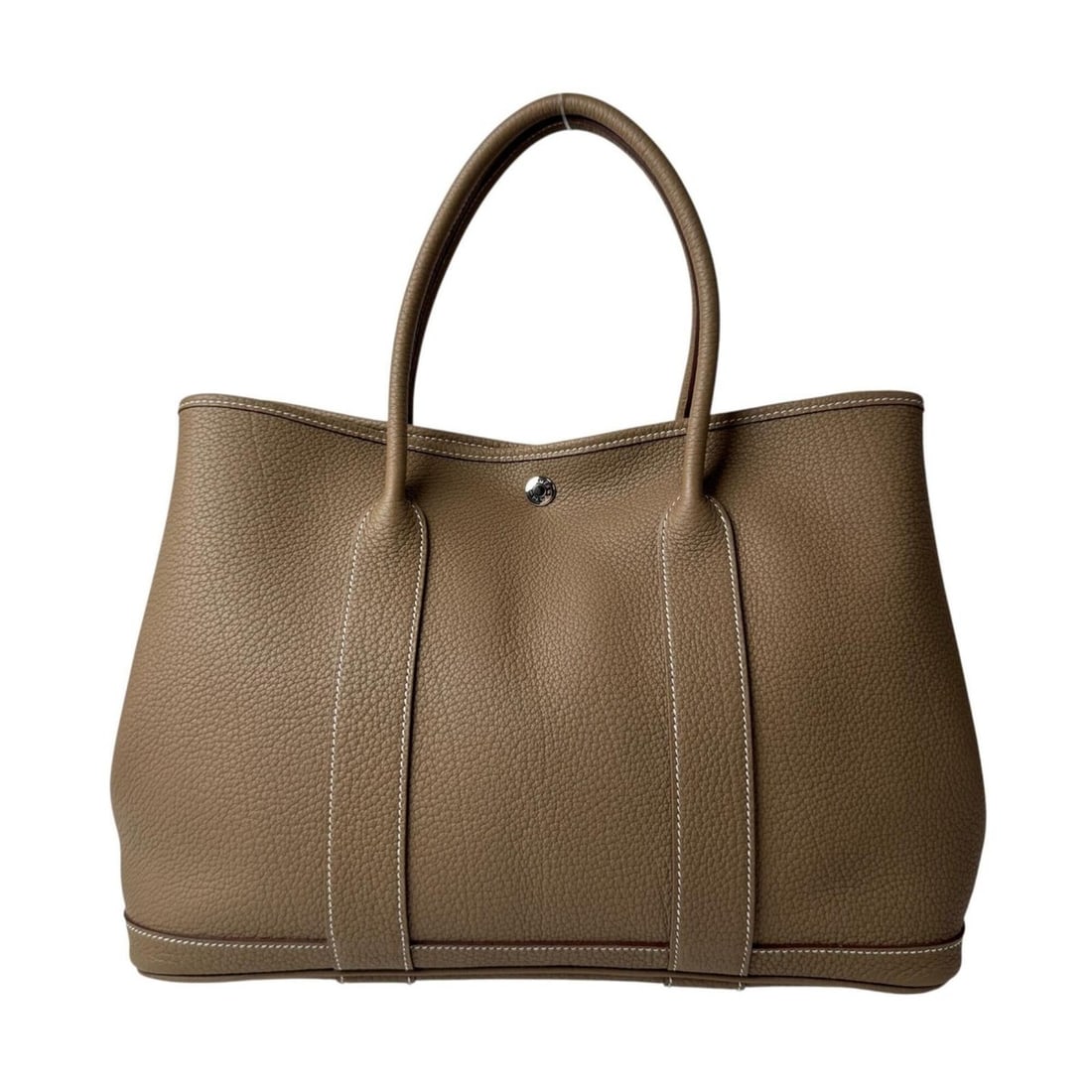 Hermes Garden Party PM Etoupe Negonda T-stamp Tote Bag for Women: --- Catalog ---Category: SizeSize (HxWxD): 26cm x 36cm x 17.5cm / 10.23'' x 14.17'' x 6.88''Category: DesignType: Tote bagColor: Etoupe grayGender: WomenMaterial: Negonda leather Category: GeneralBran