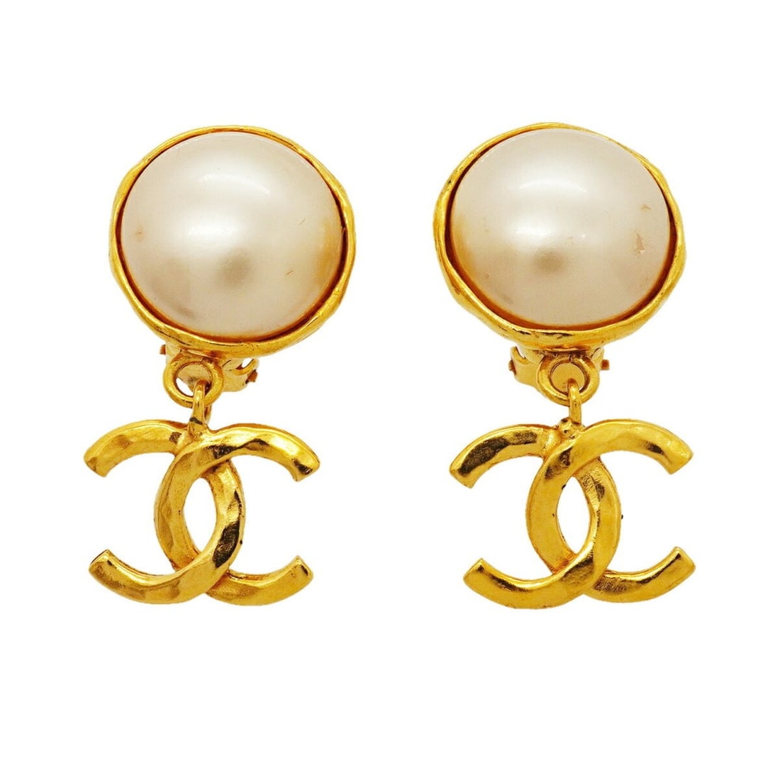 Chanel earrings, Coco Mark design, GP plated, faux pearl, gold, women's.: --- Catalog ---Category: SizeSize (HxWxD): 44.90mm x 22.40mm / 1.77'' x 0.88''Category: DesignType: Clip earringsColor: GoldGender: WomenMaterial: Gold platingCategory: GeneralBrand: Chanel--- Item Li