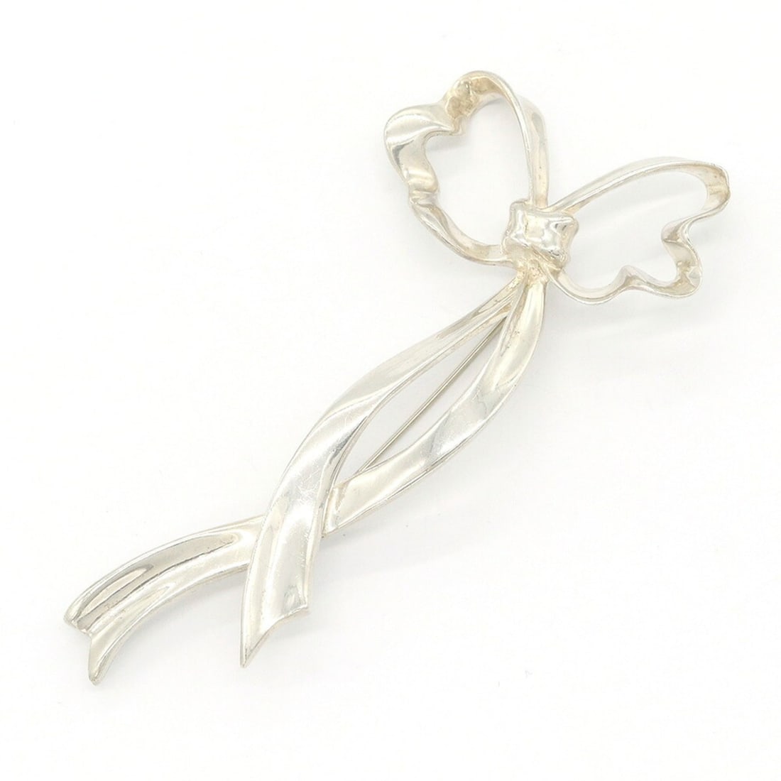 Tiffany & Co. Ribbon Brooch, Sterling Silver 925, Pin Vintage, Ladies'.: --- Catalog ---Category: SizeSize (HxWxD): 9cm x 4.2cm / 3.54'' x 1.65''Category: DesignType: Pin broochColor: SilverGender: WomenMaterial: Sterling silver 925Category: GeneralBrand: Tiffany--- Item L