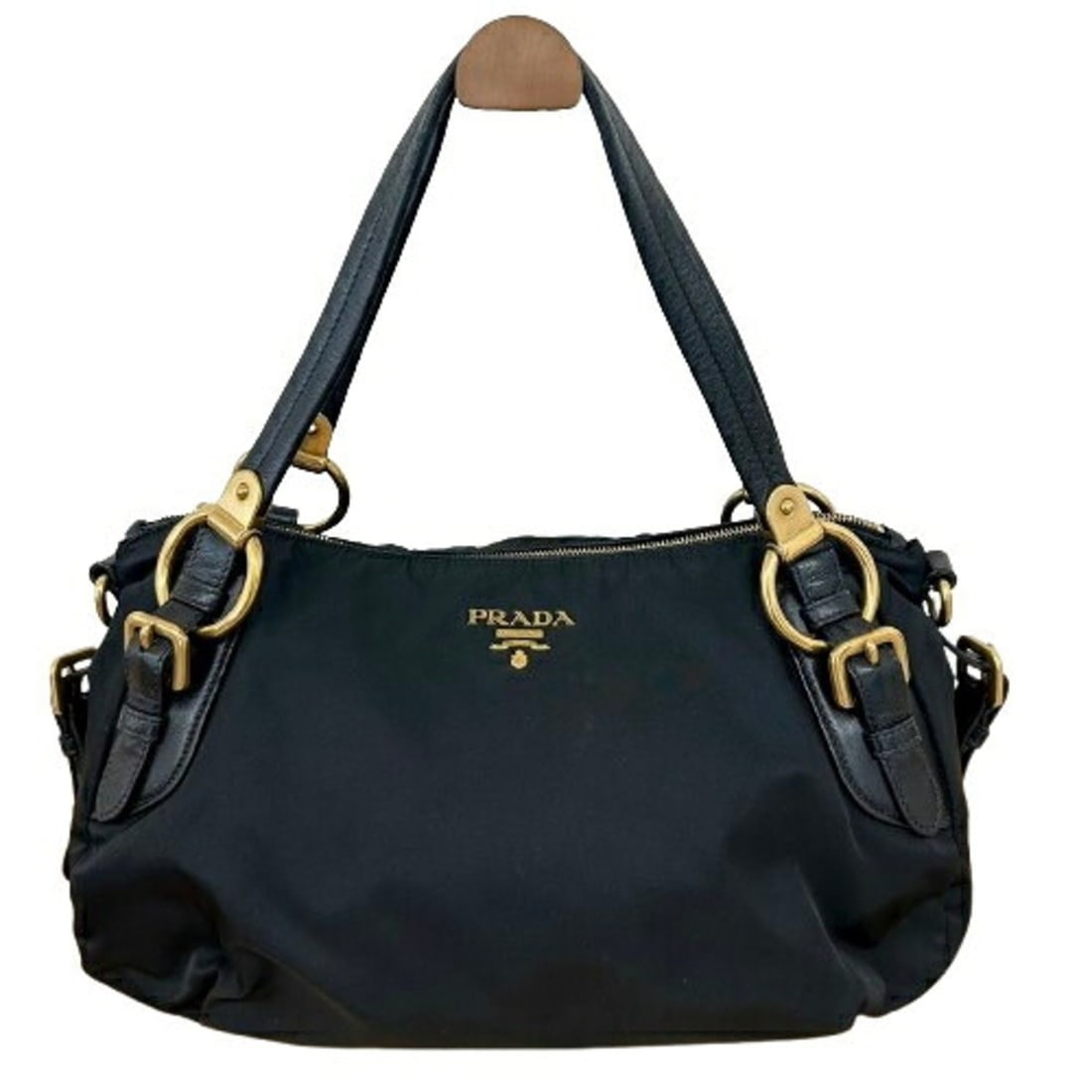 PRADA BR4261 Nylon Handbag for Women: --- Catalog ---Category: SizeSize (HxWxD): 23cm x 35cm x 17cm / 9.05'' x 13.77'' x 6.69''Category: DesignType: HandbagColor: BlackGender: WomenMaterial: Nylon Category: GeneralBrand: Prada--- Item