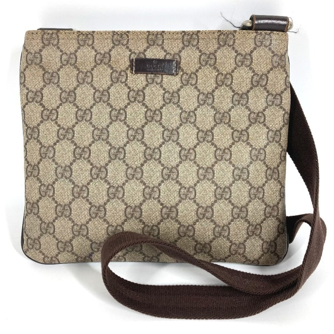 GUCCI 201538 GG Logo Crossbody Pouch Bag Shoulder Leather Men's Women's Beige: --- Catalog ---Category: SizeSize (HxWxD): 20.5cm x 23.5cm / 8.07'' x 9.25''Category: DesignType: Pochette, Shoulder bagColor: Beige, Dark brownGender: Men,Women,UnisexMaterial: GG leather , PVC Categ