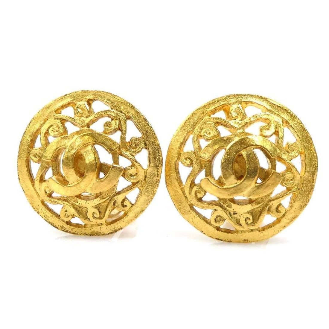 Chanel earrings, Coco Mark design, metal, gold, women's, e62149a: --- Catalog ---Category: SizeSize (HxWxD): 28.00mm x 28.00mm / 1.10'' x 1.10''Category: DesignType: Clip earringsColor: GoldGender: WomenMaterial: MetalCategory: GeneralBrand: ChanelCountry of Origin: