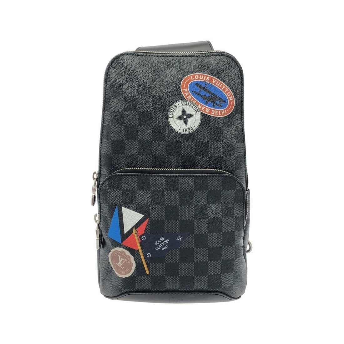Louis Vuitton Damier Graphite (LV League) Avenue Sling Bag N41056 Shoulder: --- Catalog ---Category: SizeSize (HxWxD): 31cm x 20cm x 5cm / 12.2'' x 7.87'' x 1.96''Category: DesignType: Shoulder bagColor: Dark gray, GraphiteGender: Women,MenMaterial: Coated canvas Category: Ge