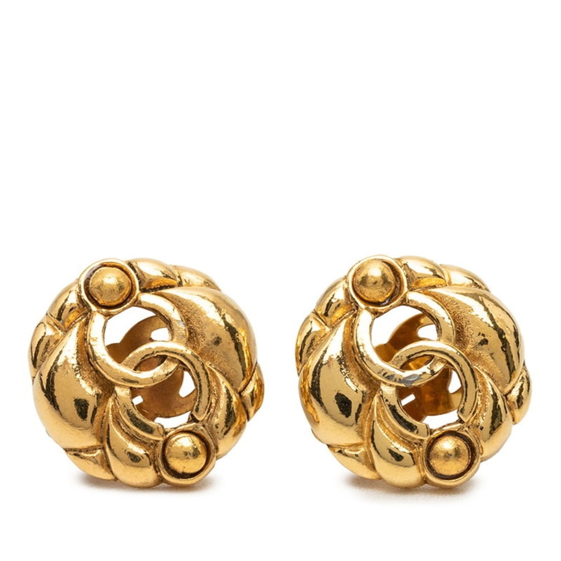 Chanel Coco Mark Vintage Earrings, Size 23, Gold Plated (GP), Women's.: --- Catalog ---Category: SizeSize (HxWxD): 22.10mm x 23.60mm / 0.87'' x 0.93''Category: DesignType: Clip earringsColor: GoldGender: WomenMaterial: Gold platingCategory: GeneralBrand: Chanel--- Item Li