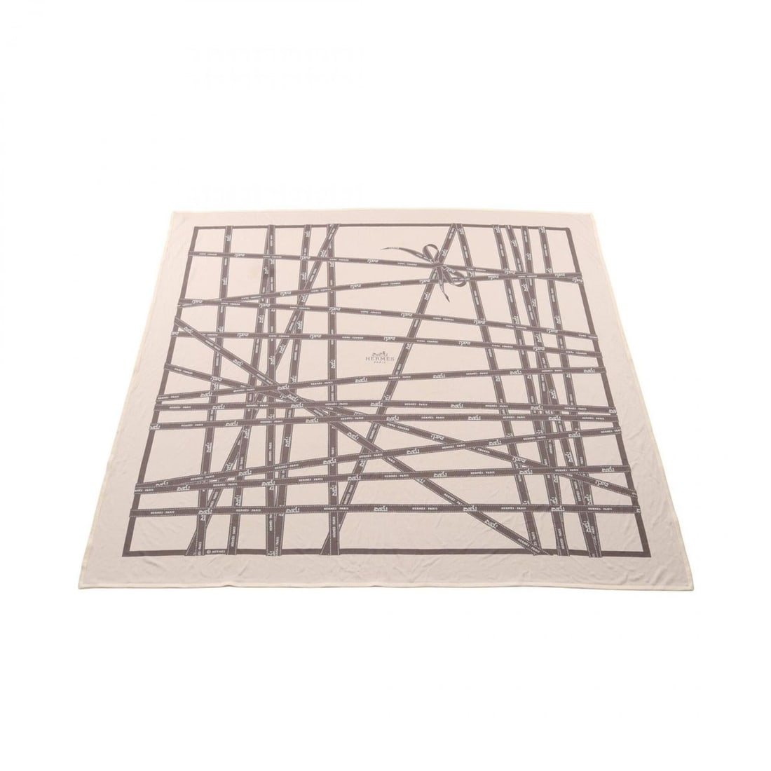 Hermes HERMES Smooth Carre 90 BOLDUC Bolduc Ribbon Scarf Muffler Silk Women's Beige Gray White: --- Catalog ---Category: SizeSize (LxW): 90cm x 90cm / 35.43'' x 35.43''Category: DesignType: ScarfColor: Beige, Gray, WhiteGender: WomenMaterial: Silk Category: GeneralBrand: Hermes--- Item List ---S
