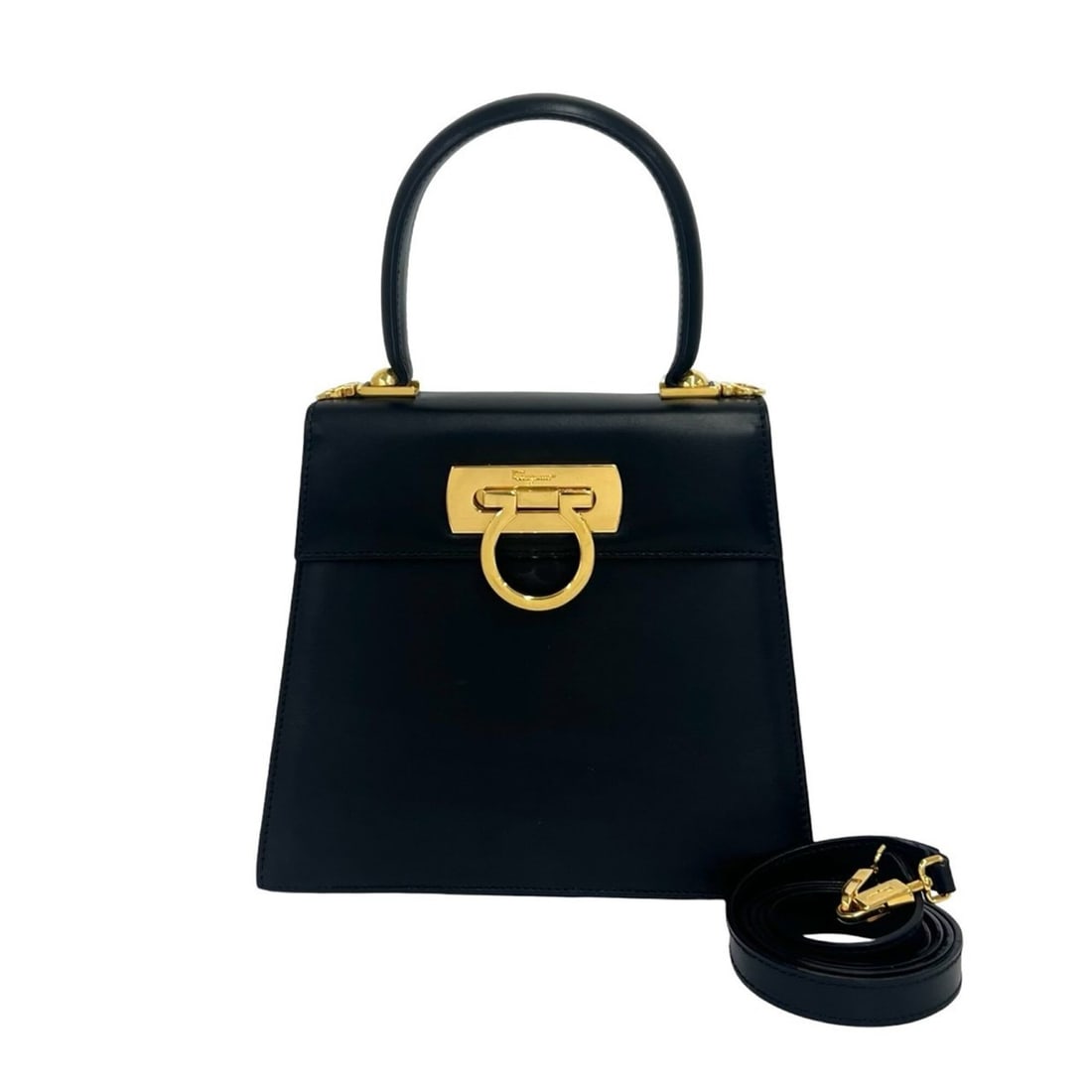Salvatore Ferragamo Gancini Hardware Leather 2-way Shoulder Bag/Handbag Black 25629: --- Catalog ---Category: SizeSize (HxWxD): 17.5cm x 20cm x 8.5cm / 6.88'' x 7.87'' x 3.34''Category: DesignType: Handbag, Shoulder bagColor: BlackGender: WomenMaterial: Leather Category: GeneralBrand: