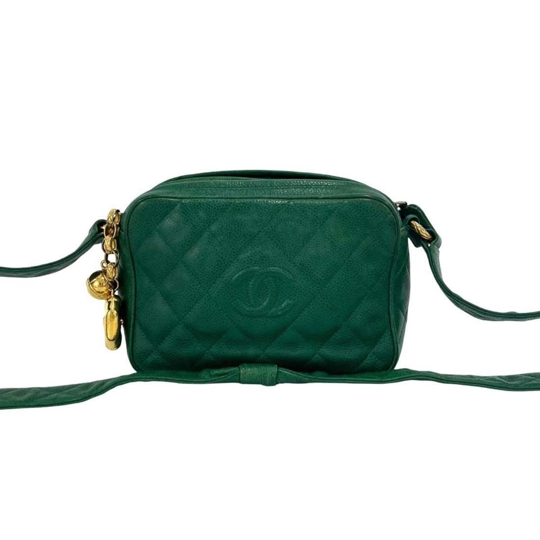 CHANEL Vintage Matelassé Coco Mark Caviar Skin Shoulder Bag Green 202-6: --- Catalog ---Category: SizeSize (HxWxD): 14cm x 18.5cm x 7.5cm / 5.51'' x 7.28'' x 2.95''Category: DesignType: Shoulder bagColor: GreenGender: WomenMaterial: Grained Calfskin Category: GeneralBrand: