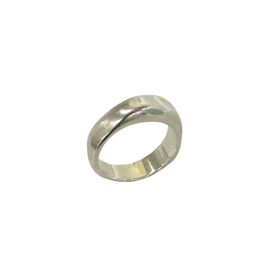 TIFFANY&Co. Tiffany Vintage Knife Edge Ring, Sterling Silver 925, Accessory, Silver, 74914: --- Catalog ---Category: SizeJP Size: 6US Size: 3.5Category: DesignType: Band ringColor: SilverGender: WomenMaterial: Silver 925Category: GeneralBrand: Tiffany--- Item List ---Section: ConditionRankin