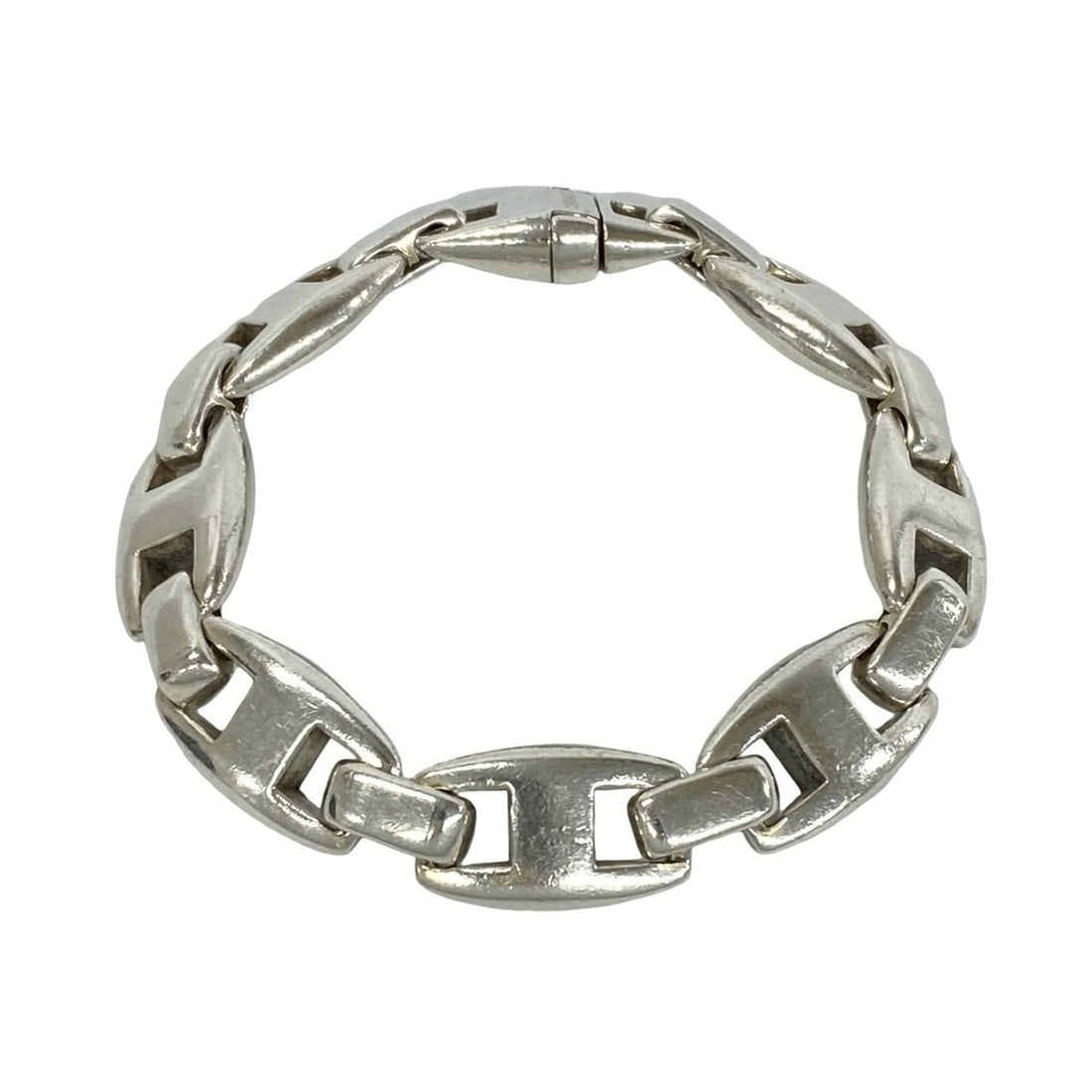 HERMES Vintage Cassiopeia Bracelet, Sterling Silver 925, Men's Accessory, 98033: --- Catalog ---Category: SizeLength: 18cm / 7.08''Category: DesignType: Charm braceletColor: SilverGender: MenMaterial: Silver 925Category: GeneralBrand: Hermes--- Item List ---Section: ConditionRanki