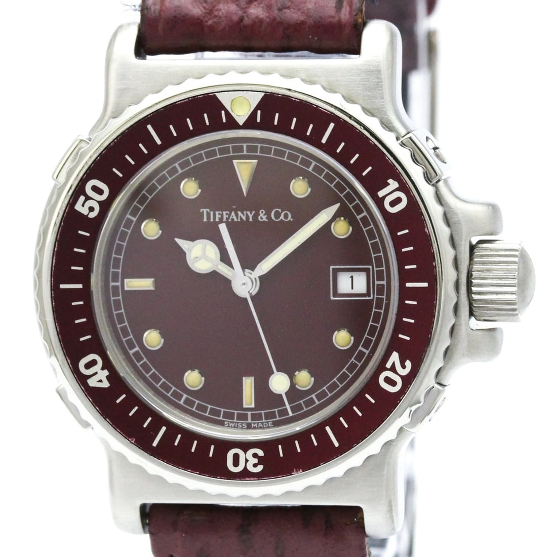 TIFFANY Diver Steel leather Quartz Ladies Watch L0710 Polished: --- Catalog ---Category: SizeCase Diameter: 32mm / 1.26''Category: DesignType: WristwatchStyle: SportGender: WomenColor (Dial): BordeauxMaterial (Band): LeatherMaterial (Case): Stainless steelCategory