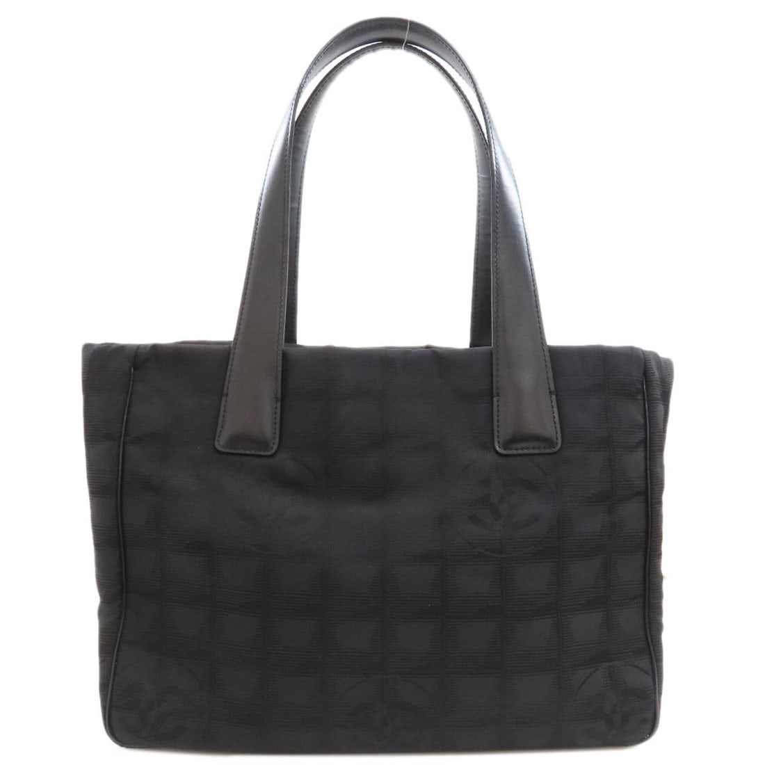 Chanel New Travel Line PM Tote Bag, Nylon Jacquard, Women's CHANEL: --- Catalog ---Category: SizeSize (HxWxD): 21.5cm x 36cm x 11.5cm / 8.46'' x 14.17'' x 4.52''Handle Length: 42cm / 16.53''Category: DesignType: Tote bagColor: BlackGender: WomenMaterial: Nylon , Jacqu