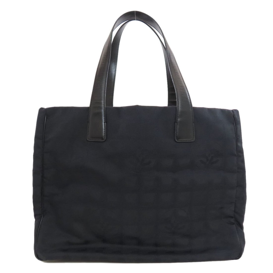 Chanel New Travel Line MM Tote Bag with Gold Hardware, Nylon Jacquard, Women's CHANEL: --- Catalog ---Category: SizeSize (HxWxD): 26cm x 35cm x 15cm / 10.23'' x 13.77'' x 5.9''Handle Length: 44cm / 17.32''Category: DesignType: Tote bagColor: BlackGender: WomenMaterial: Nylon , Jacquard 