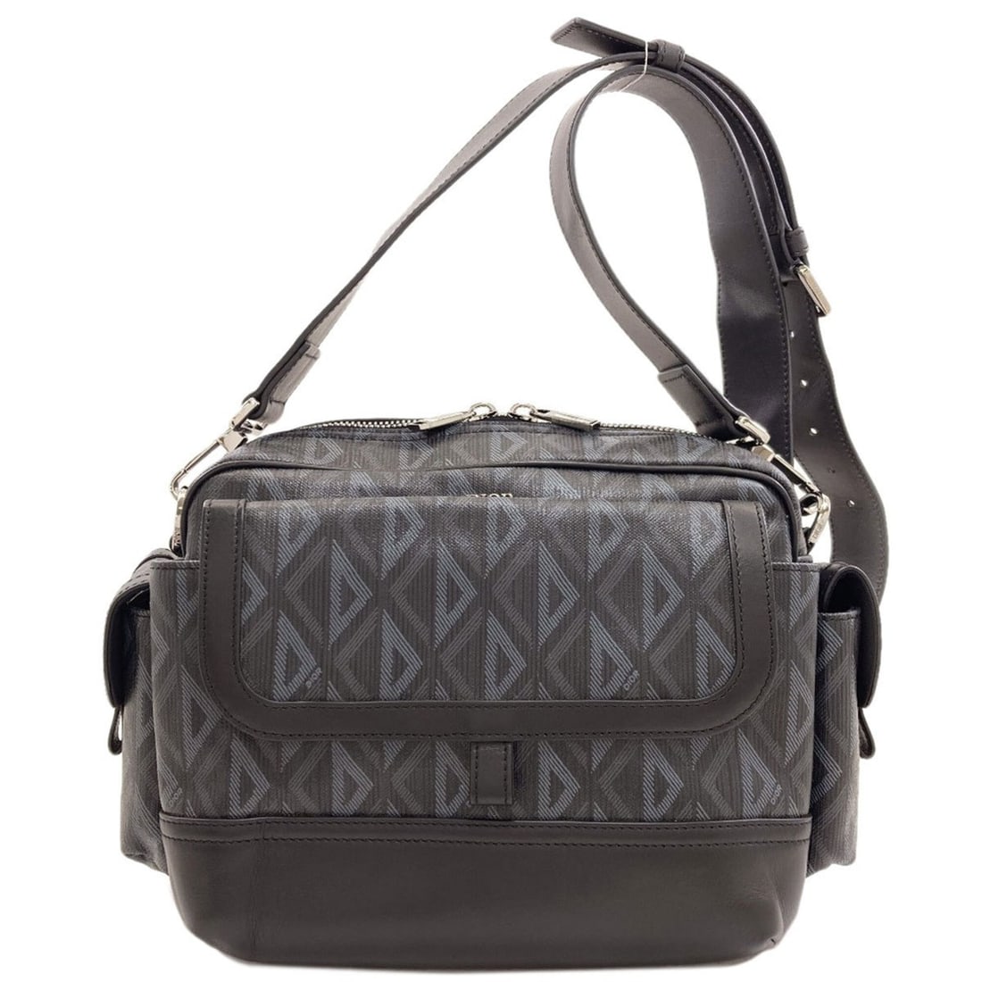 Christian Dior Hit the Road CD Diamond Shoulder Bag PVC Women's CHRISTIAN DIOR: --- Catalog ---Category: SizeSize (HxWxD): 19.5cm x 25cm x 12cm / 7.67'' x 9.84'' x 4.72''Strap Length: 106cm - 126cm / 41.73'' - 49.6''Category: DesignType: Shoulder bagColor: BlackGender: WomenClosu