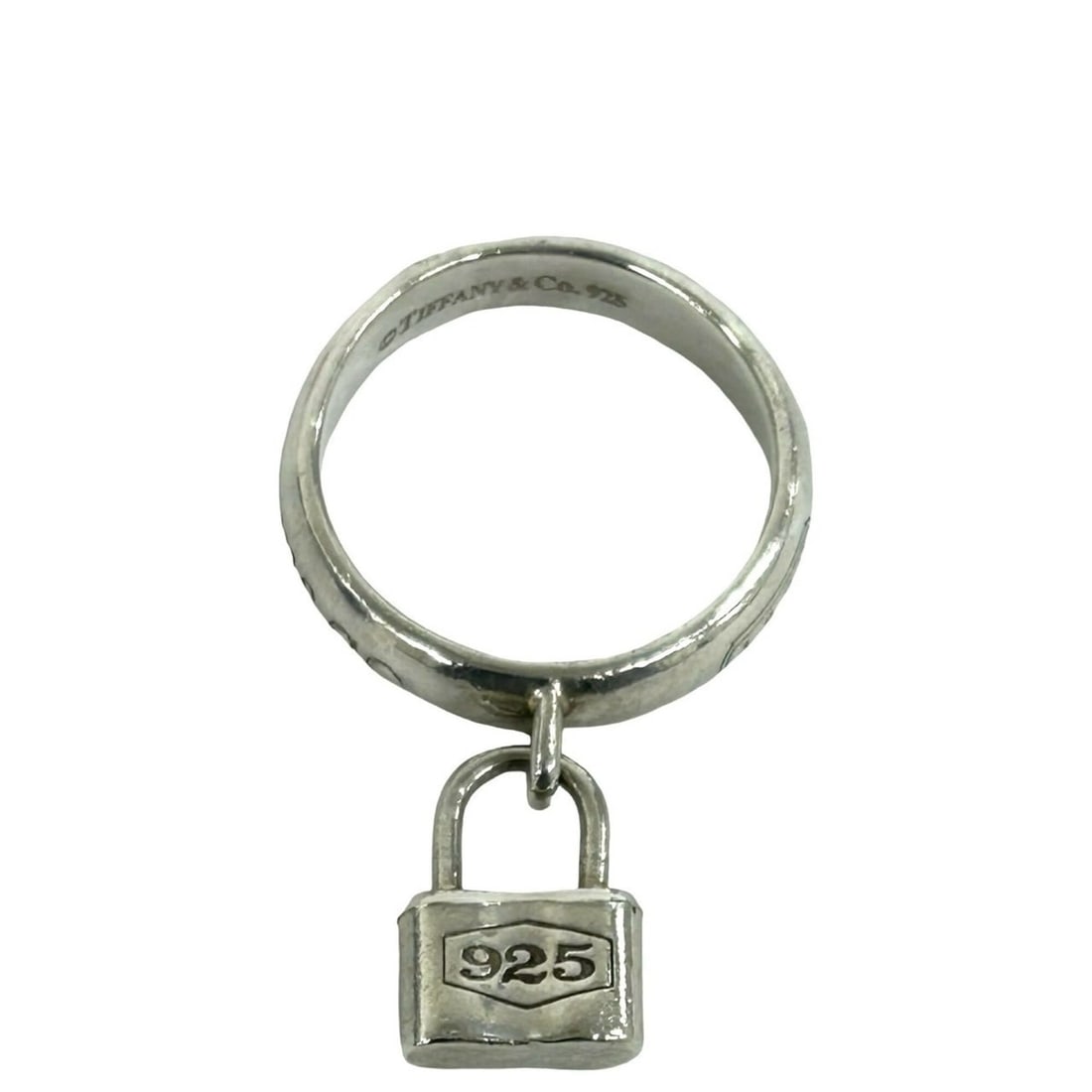 TIFFANY&Co. Tiffany 1837 Cadena Lock Ring, Sterling Silver 925, Accessory, 80545: --- Catalog ---Category: SizeJP Size: 5US Size: 3.5Category: DesignType: Band ringColor: SilverGender: WomenMaterial: Silver 925Category: GeneralBrand: Tiffany--- Item List ---Section: ConditionRankin